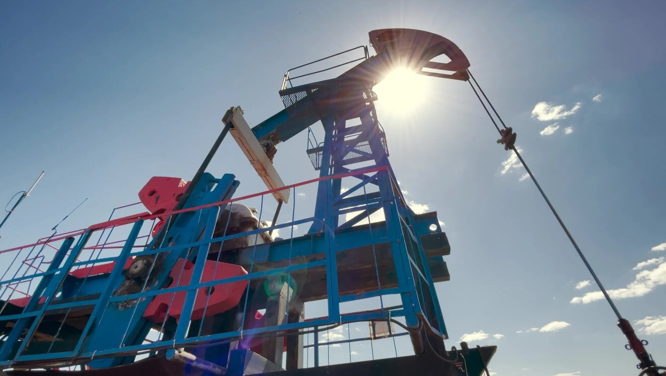 Astoņas OPEC+ valstis palielinās naftas ieguvi