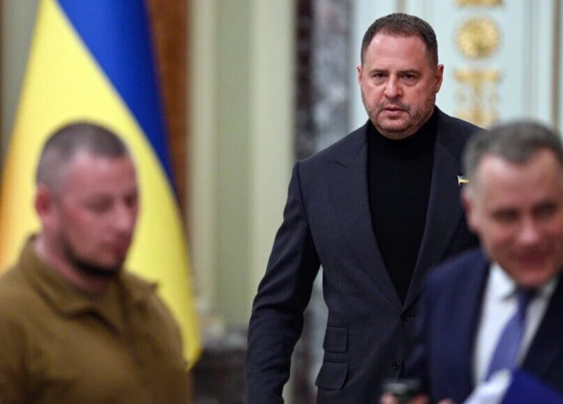 Ukrainas delegācija ierodas Parīzē uz sarunām ar rietumvalstu pārstāvjiem