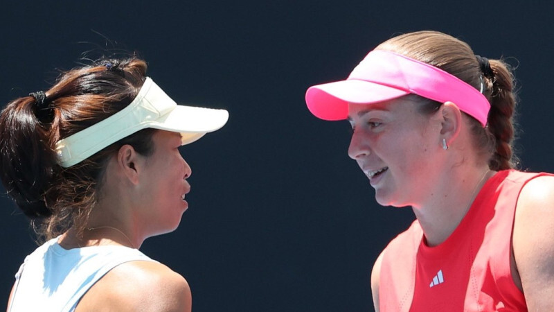 Ostapenko ar Sji uzvara Madrides “WTA 1000” turnīra dubultspēļu sacensību ceturtdaļfinālā