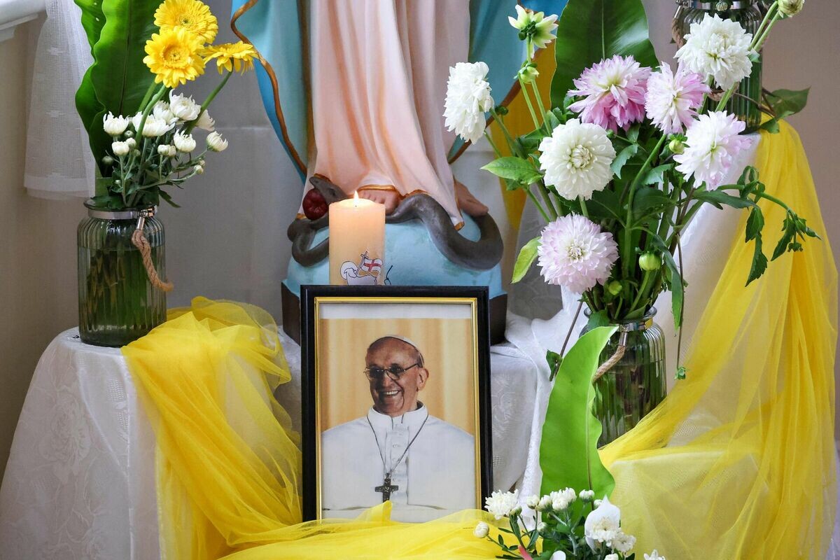Tramps plāno apmeklēt pāvesta Franciska bēres