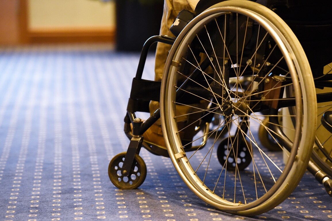 Vāks atbalstu avārijā uz Ventspils šosejas cietušās dziedātājas rehabilitācijai