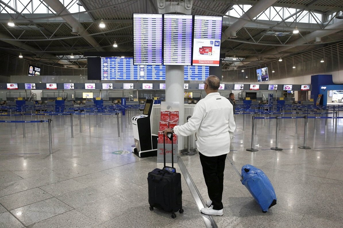 Valsts mēroga streika dēļ Grieķijā apturēta prāmju un gaisa satiksme