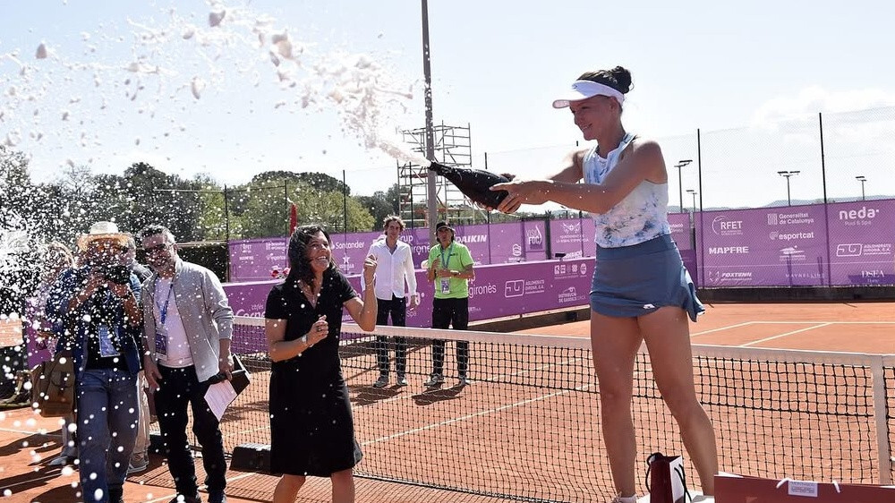 Video: Semeņistaja izcīna otro “WTA 125” sērijas turnīru titulu karjerā