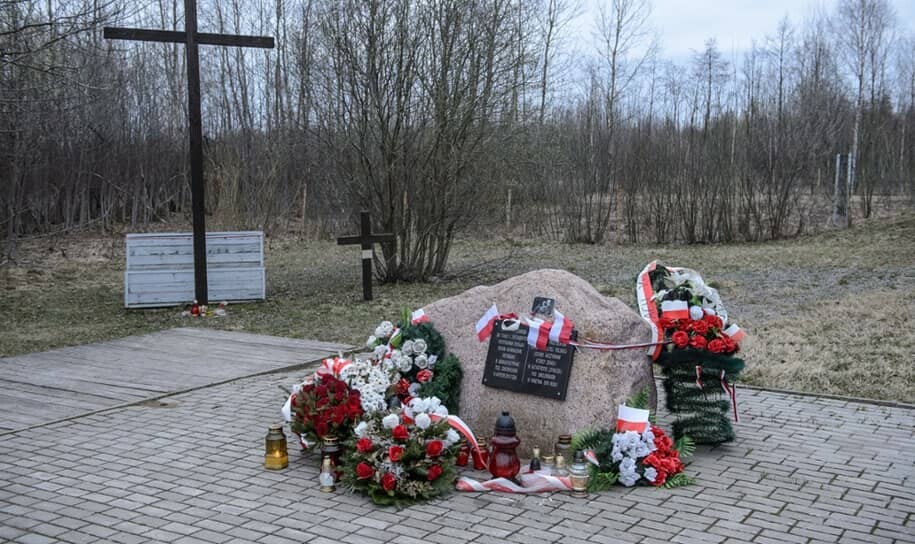 Krievijā protestētāji cenšas izjaukt Smoļenskas aviokatastrofas piemiņas pasākumu