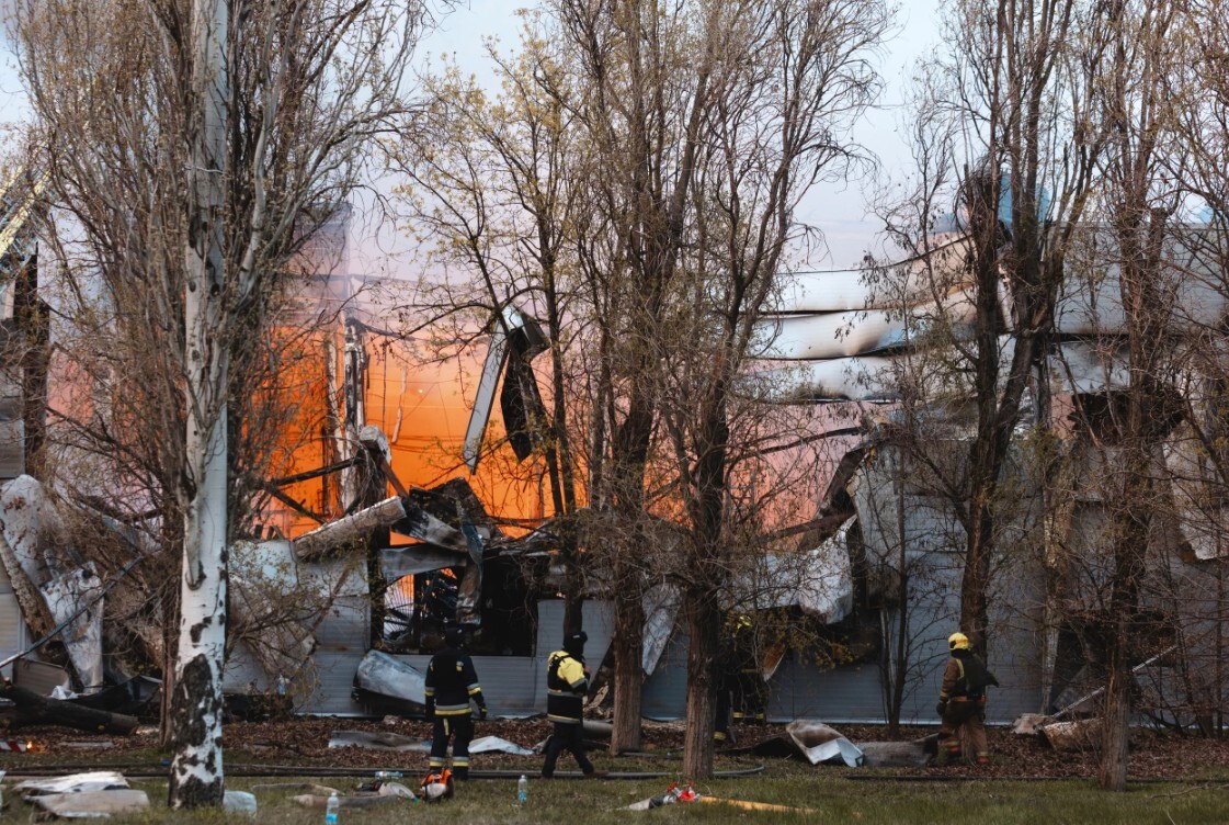 Krievijas triecienos Ukrainā nogalināti vismaz divi cilvēki