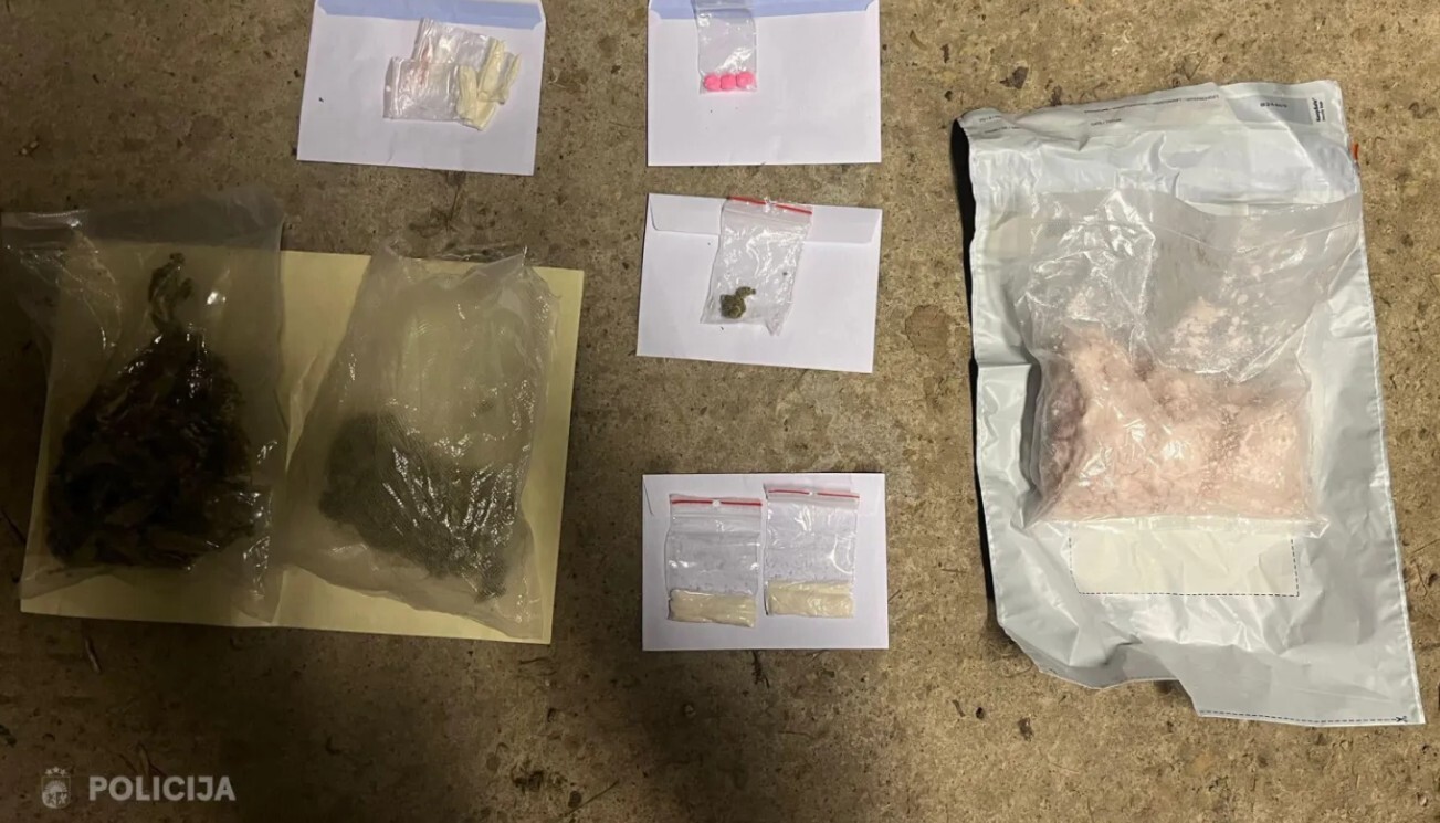 Līvānos policija pie diviem vīriešiem atrod vairāk nekā 900 gramu narkotisko vielu