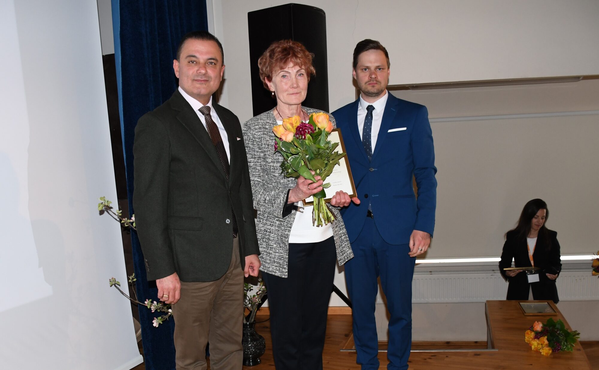 Ģimenes ārstes Olita Ševčuka un Astrīda Kalna saņem pateicības no Veselības ministrijas