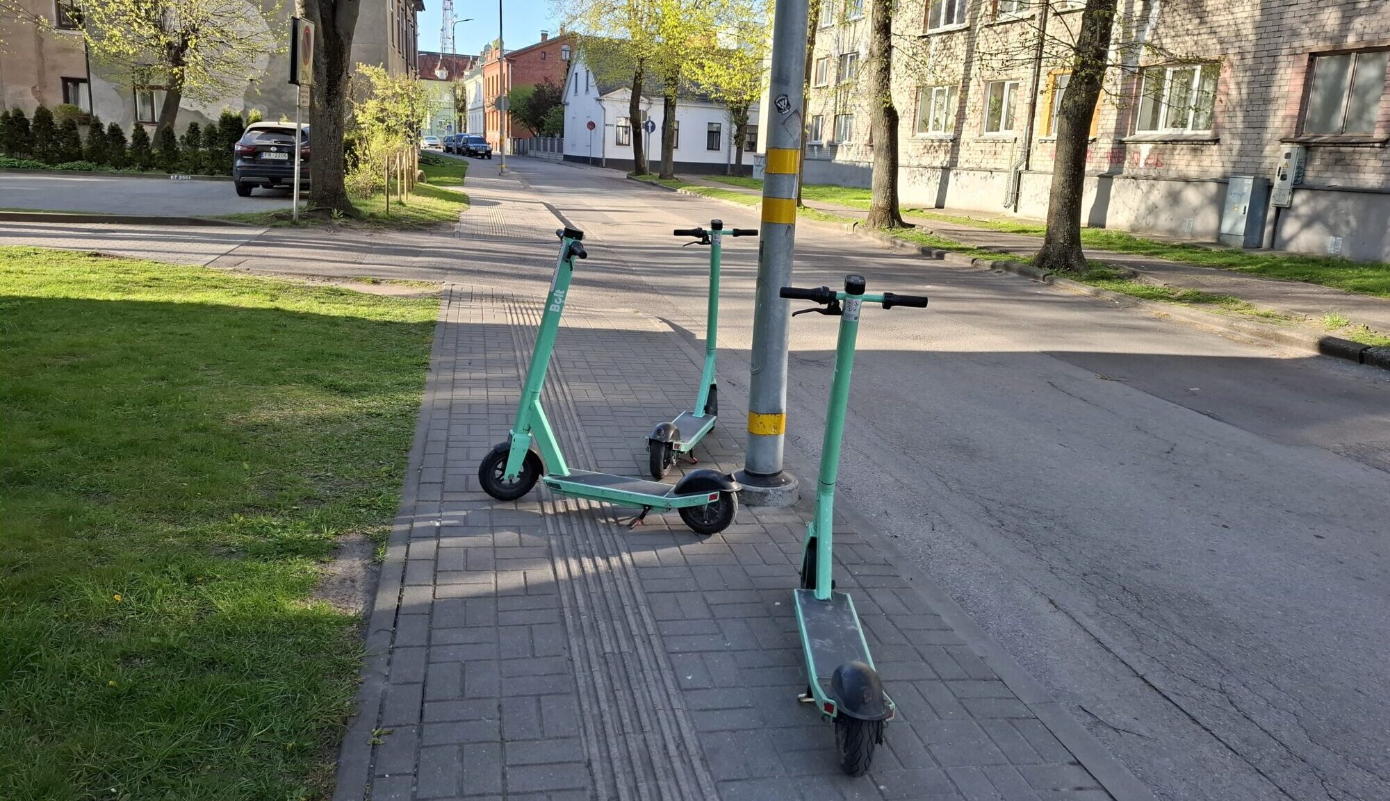 Liepājnieki neapmierināti ar skrejriteņu novietošanu – uzraudzība joprojām nepilnīga