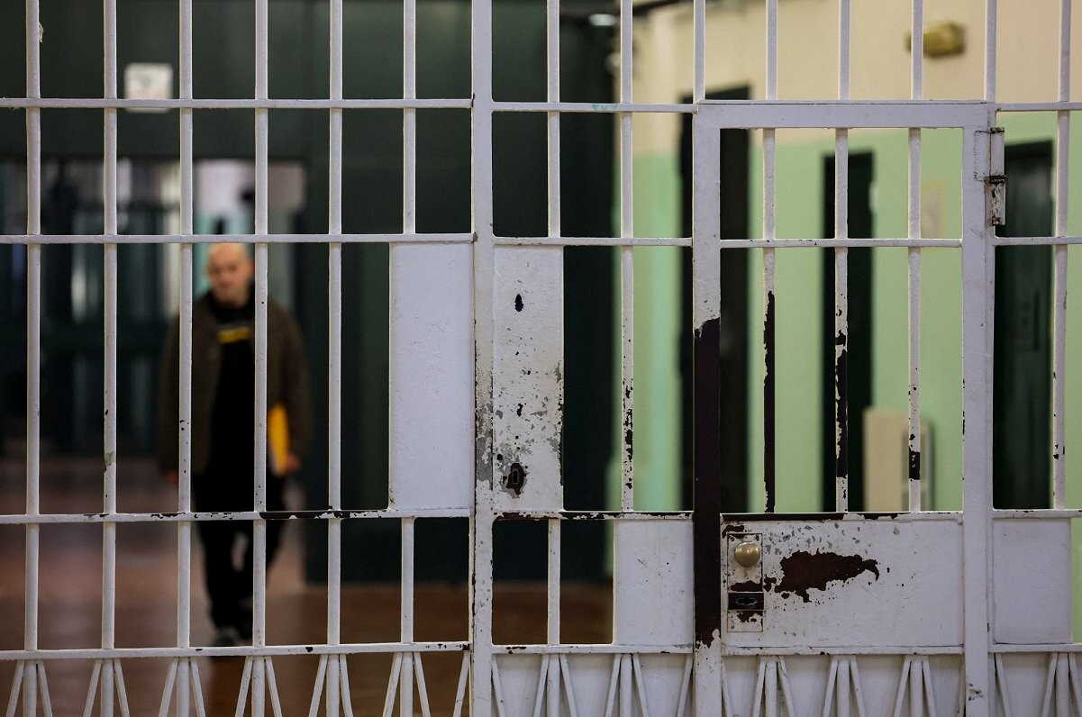 Politiskajam bēglim no Čečenijas piespriež četru gadu cietumsodu par mazgadīgās meitas sišanu