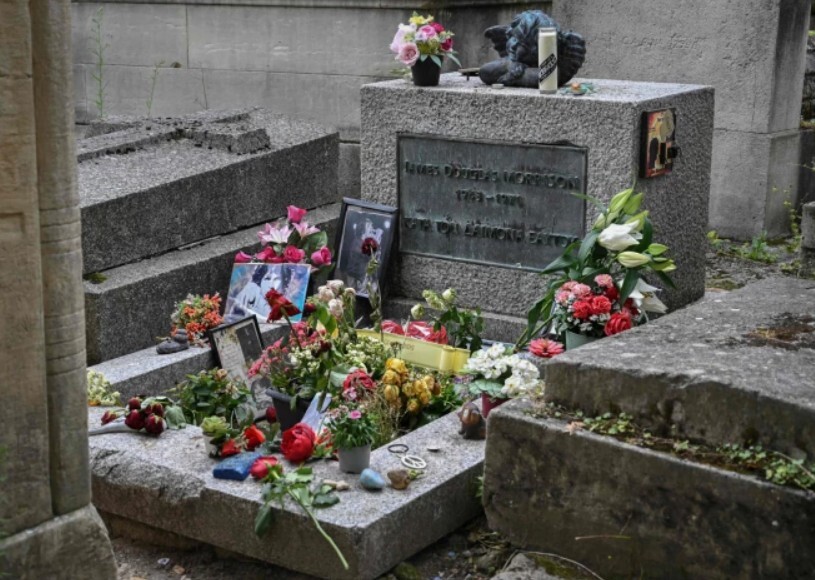 Francijā atrasts no Džima Morisona kapa nozagtais krūšutēls