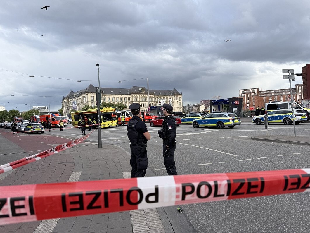 Hamburgas centrālajā dzelzceļa stacijā uzbrukumā ar nazi ievainoti 17 cilvēki