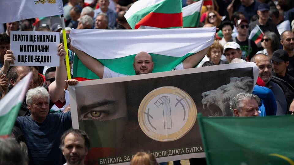 Bulgārijā nacionālisti protestē pret eiro