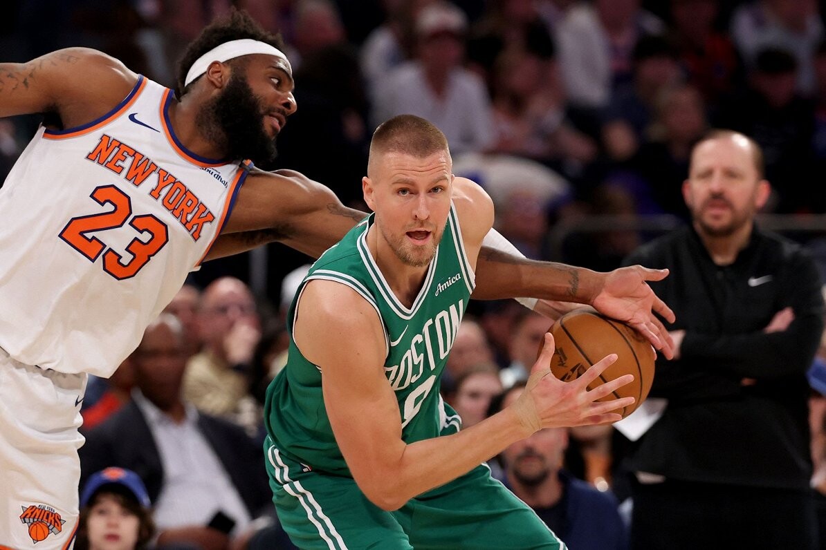 Video: Porziņģis spēlē piesardzīgā režīmā, “Celtics” basketbolisti gūst uzvaru Ņujorkā