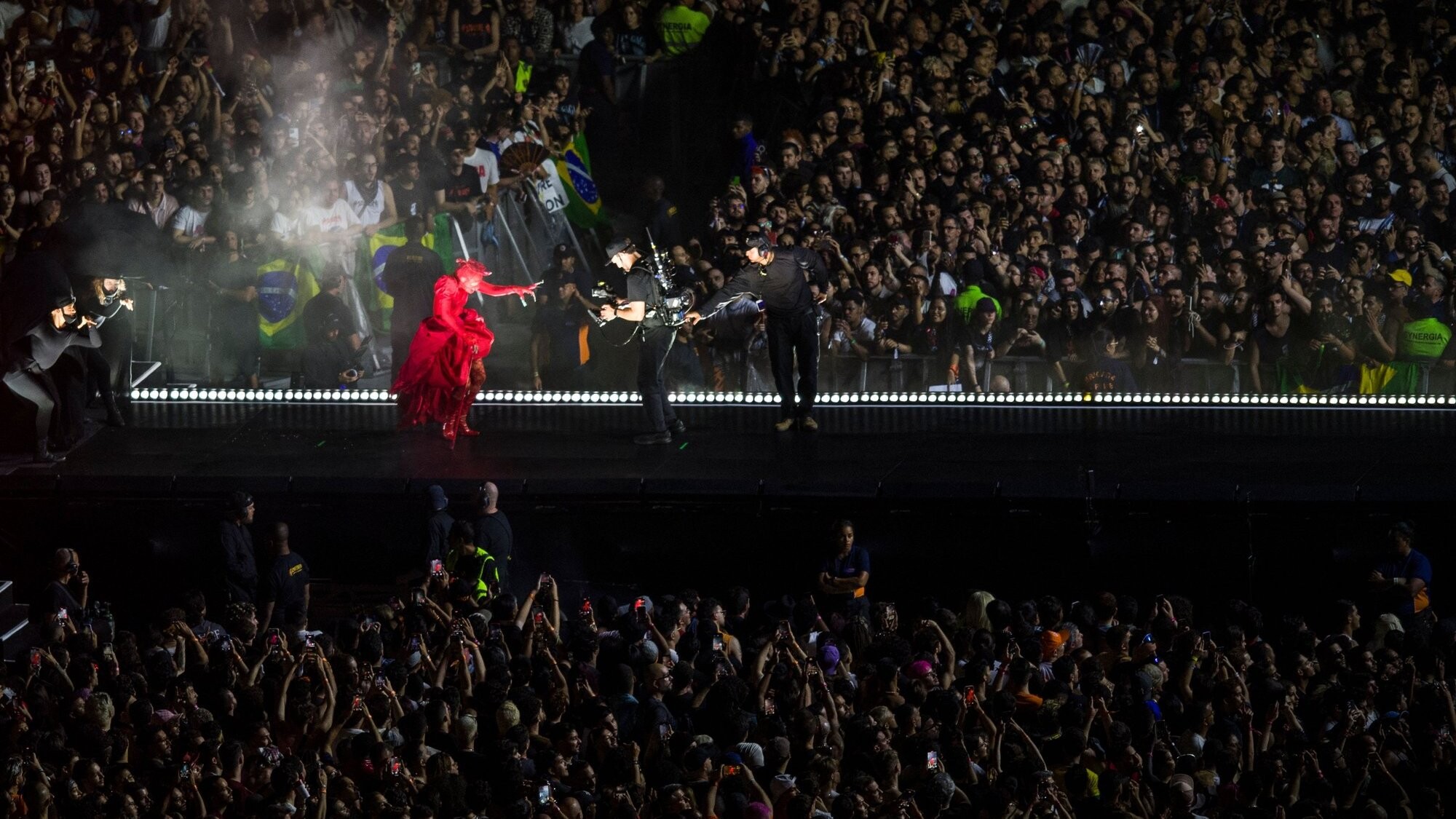 “Lady Gaga” bezmaksas koncerts Riodežaneiro pulcē vairāk nekā divus miljonus skatītāju