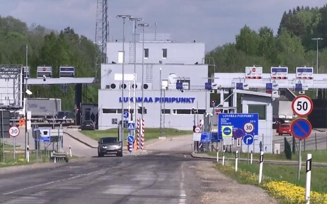 Latvijas pilsonis reibumā Igaunijā salauž Luhamā robežšķērsošanas punkta barjeru