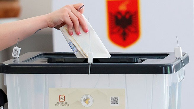 Albānijas parlamenta vēlēšanās uzvarējuši sociālisti