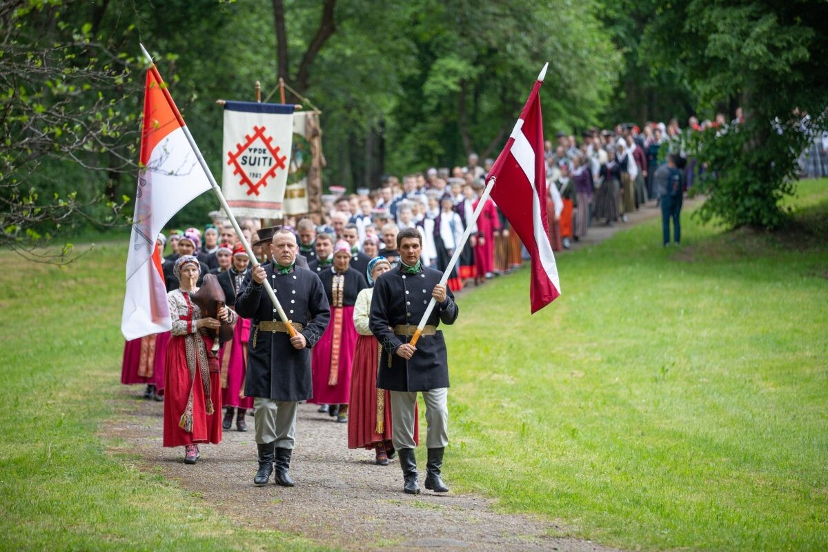 Alsungā norisināsies tradicionālie suitu pavasara svētki “Suitu lebediks”