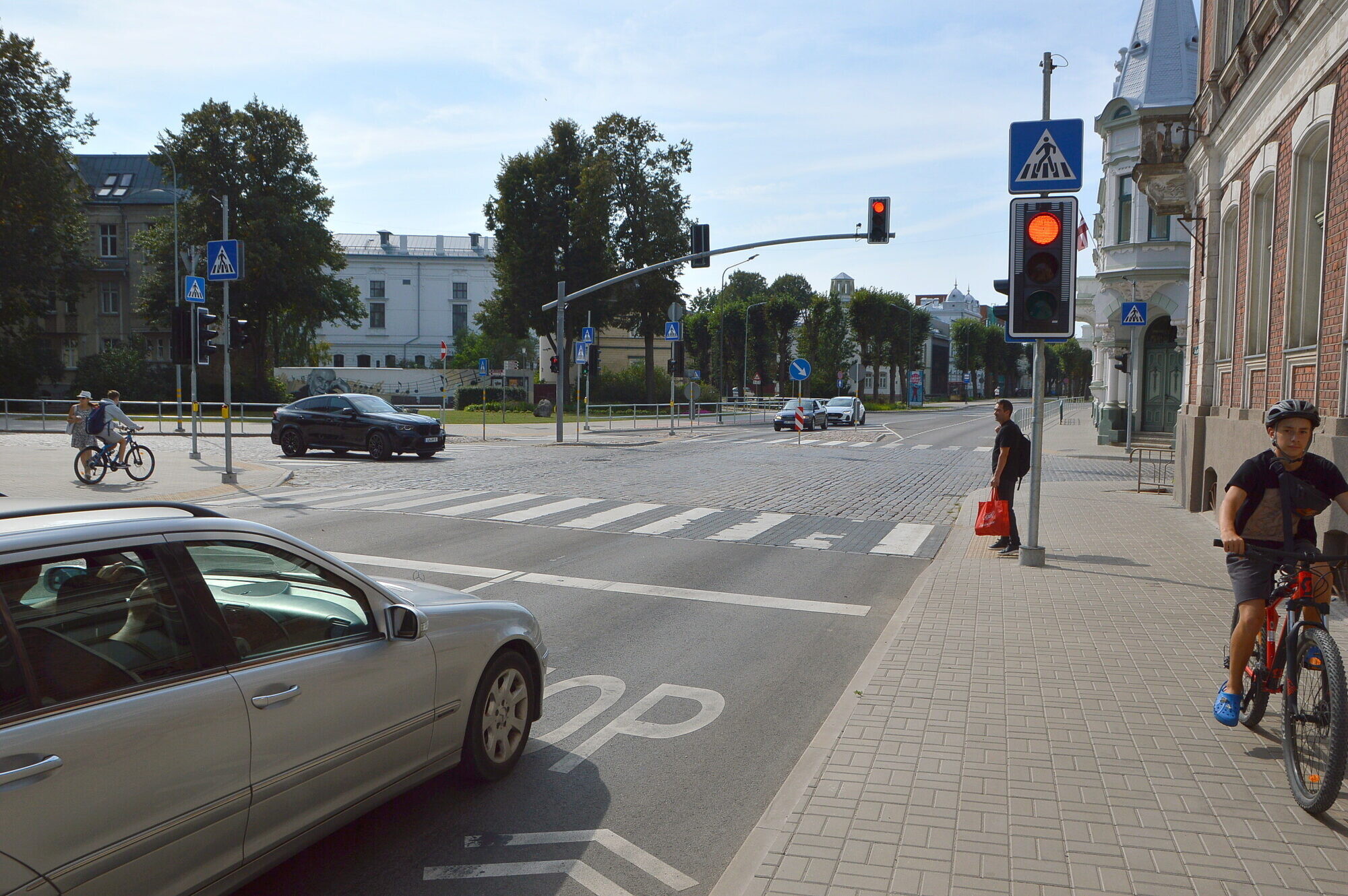 Aptauja: 78% autovadītāju uzskata, ka riskus uz ceļiem rada braukšanas kultūra