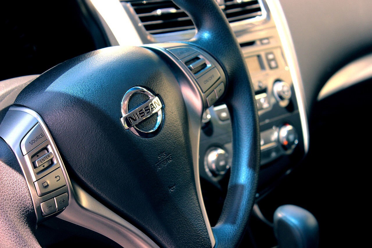 “Nissan” ziņo par vērienīgiem gada zaudējumiem un plānu likvidēt 15% darbavietu