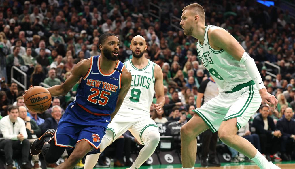Video: Porziņģim saslimšanas dēļ ierobežots spēles laiks “Celtics” zaudējumā “Knicks” komandai