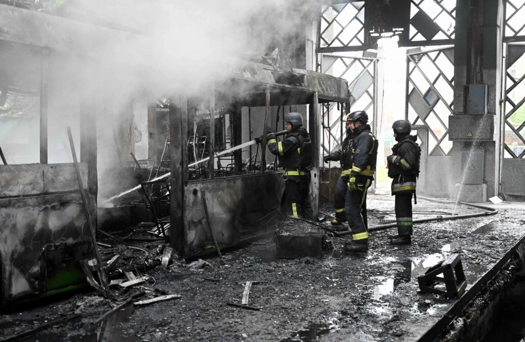 Krievijas droni uzbrūk trolejbusu parkam Harkivā