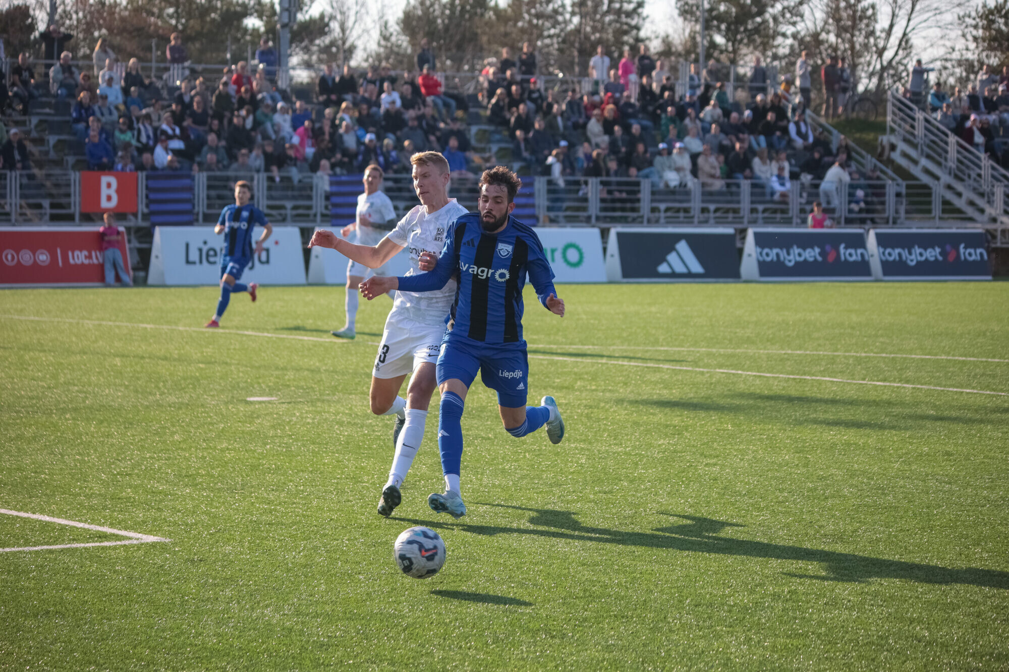 Futbola virslīgā tiksies RFS un “Grobiņa”