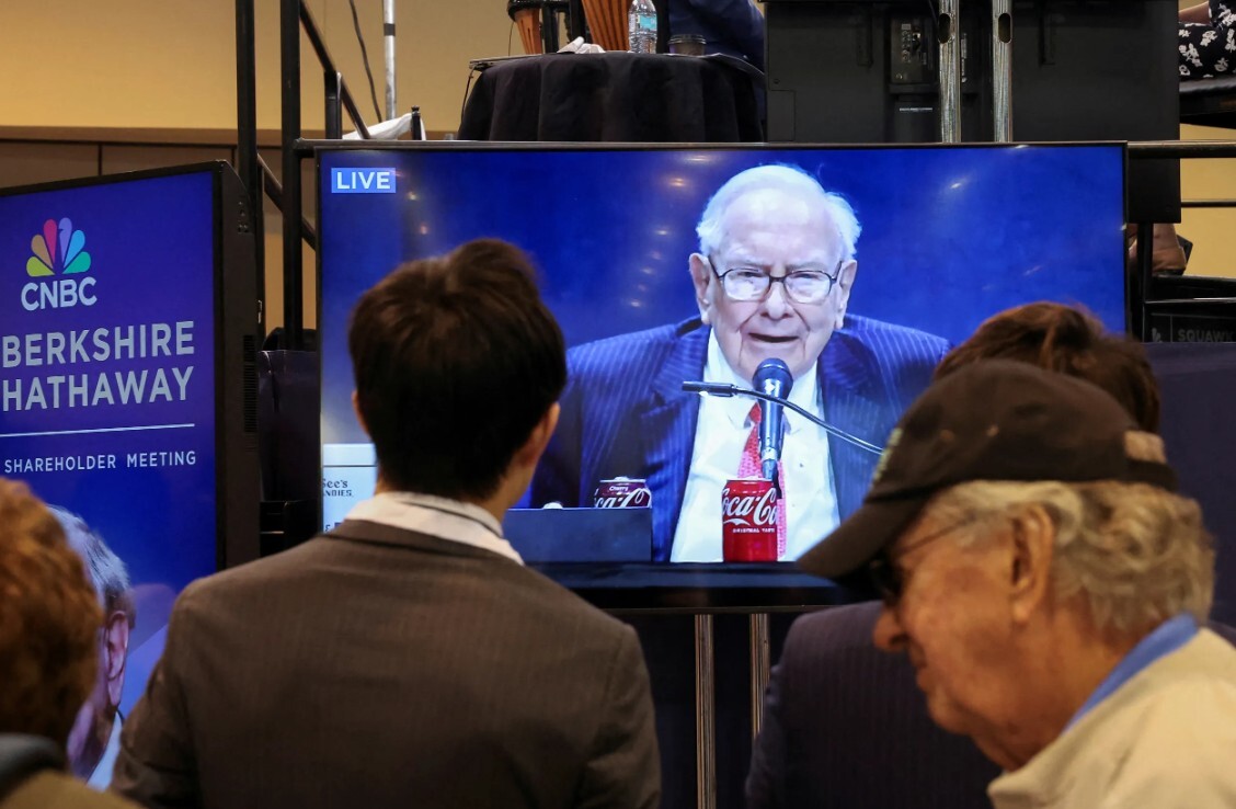 Vorens Bafets atstāj “Berkshire Hathaway” direktoru padomes priekšsēdētāja amatu