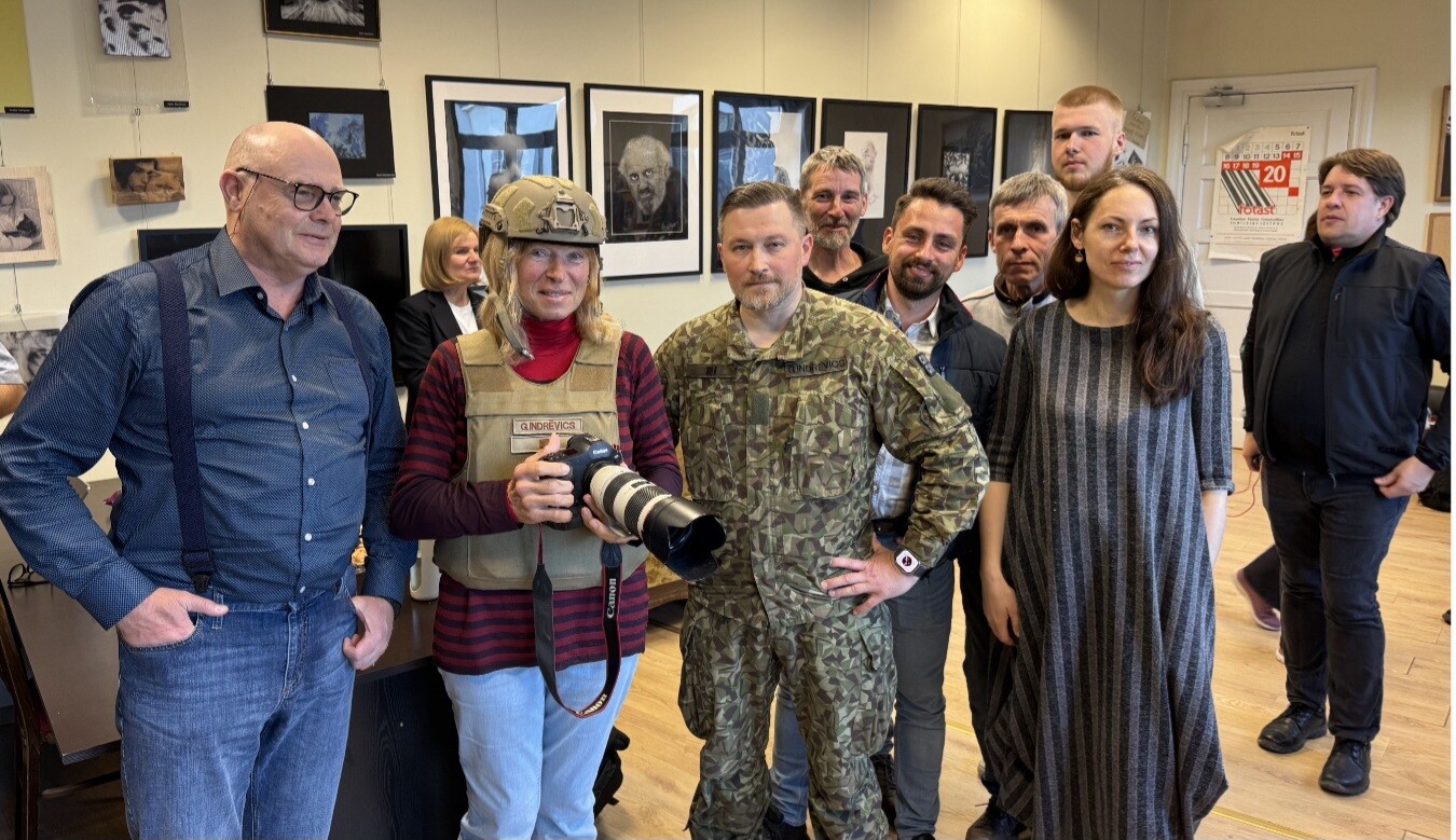 Liepājā aizvadīta meistarklase ar vienu no zināmākajiem militārajiem fotogrāfiem Gati Indrēvicu