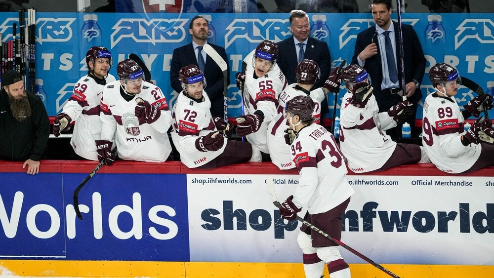 Latvijas hokejisti pasaules čempionātā tiksies ar Zviedrijas izlasi