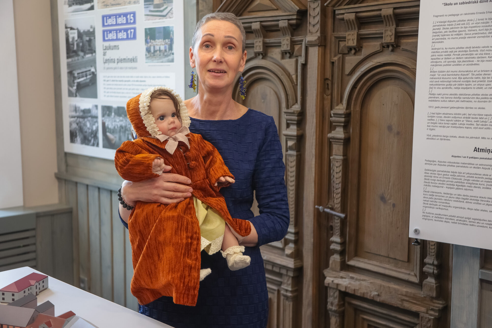 Foto: Lielā iela stāsta Aizputes 20. gadsimta vēsturi – muzeja jaunā ekspozīcija atvērta apmeklētājiem
