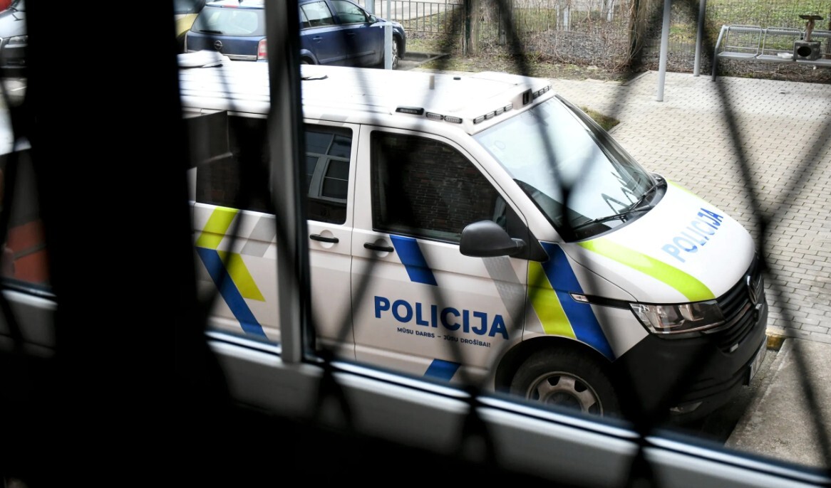 Aizturēts sērijveida zaglis par naudas zādzībām no pašapkalpošanās automazgātavām