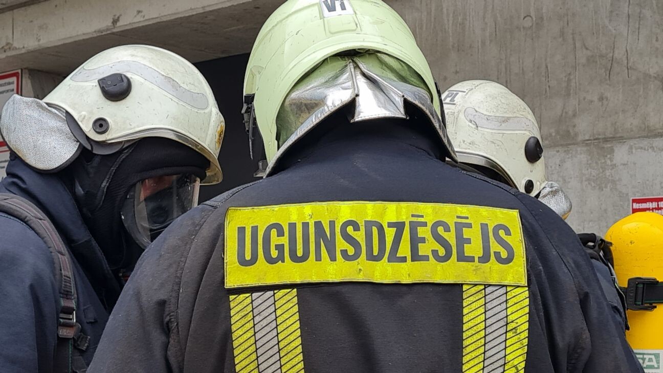 Svētdienas vakarā pie ostas aizdegas granulas