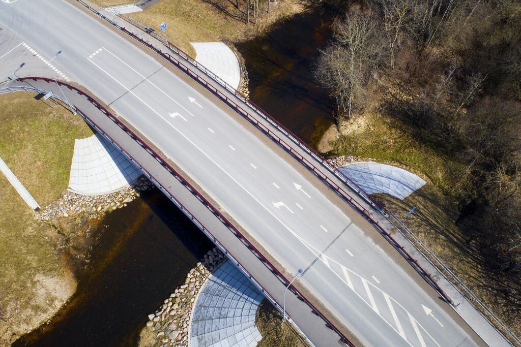 Ālandes un Trumpes tiltiem nozagti margu režģi 13 000 eiro vērtībā