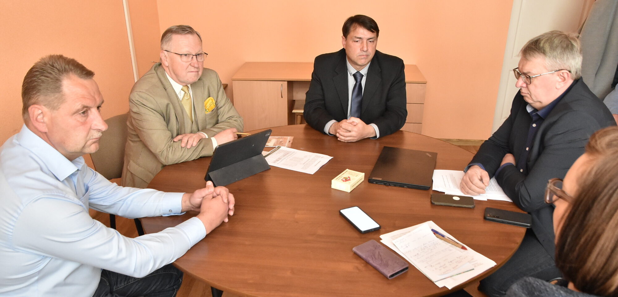 Foto: Vēlēšanas Dienvidkurzemē: Novadā daudz sliktu ceļu un trūkst vienlīdzības