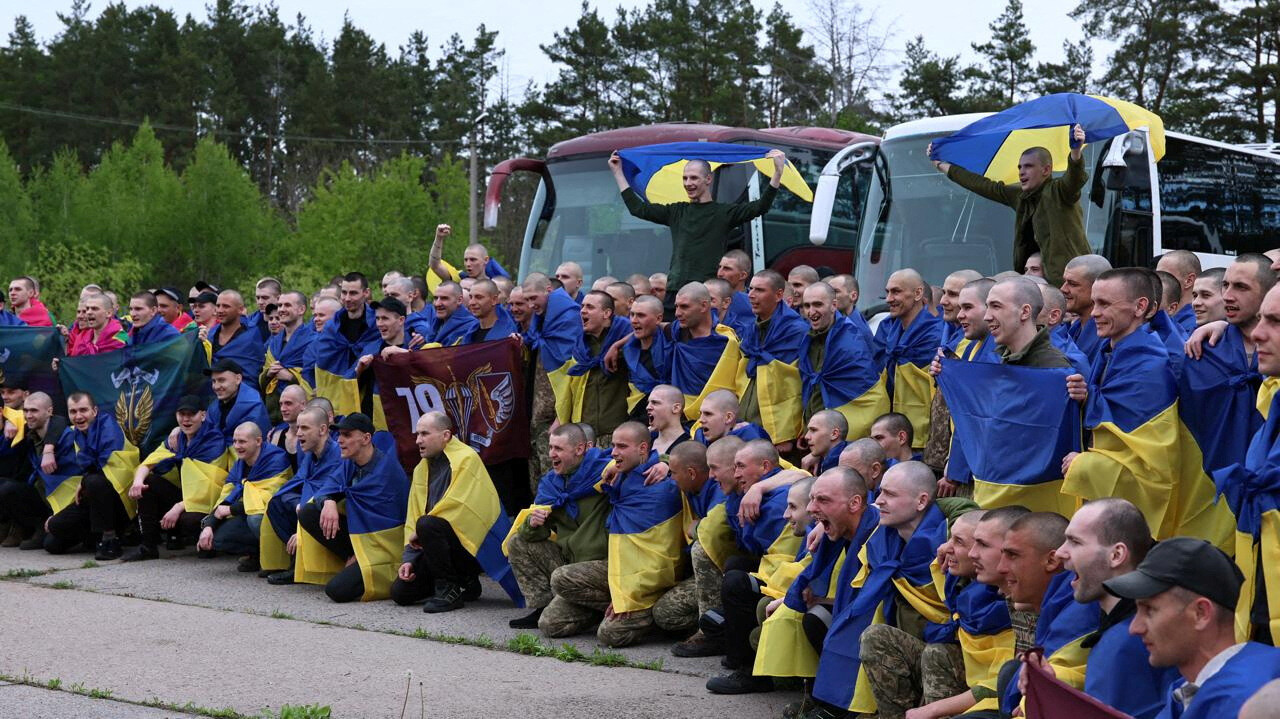 Krievija un Ukraina viena otrai nodevusi 390 gūstekņus
