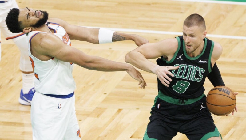 Video: Porziņģim ierobežots spēles laiks “Celtics” uzvarā svarīgā mačā