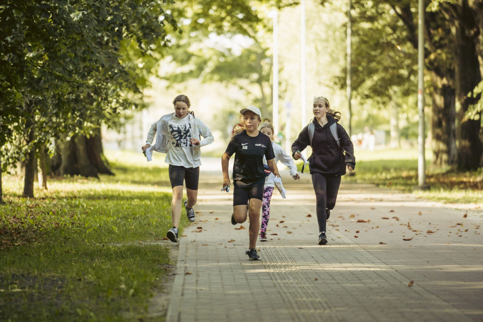 Bērni atkal varēs sportot svaigā gaisā