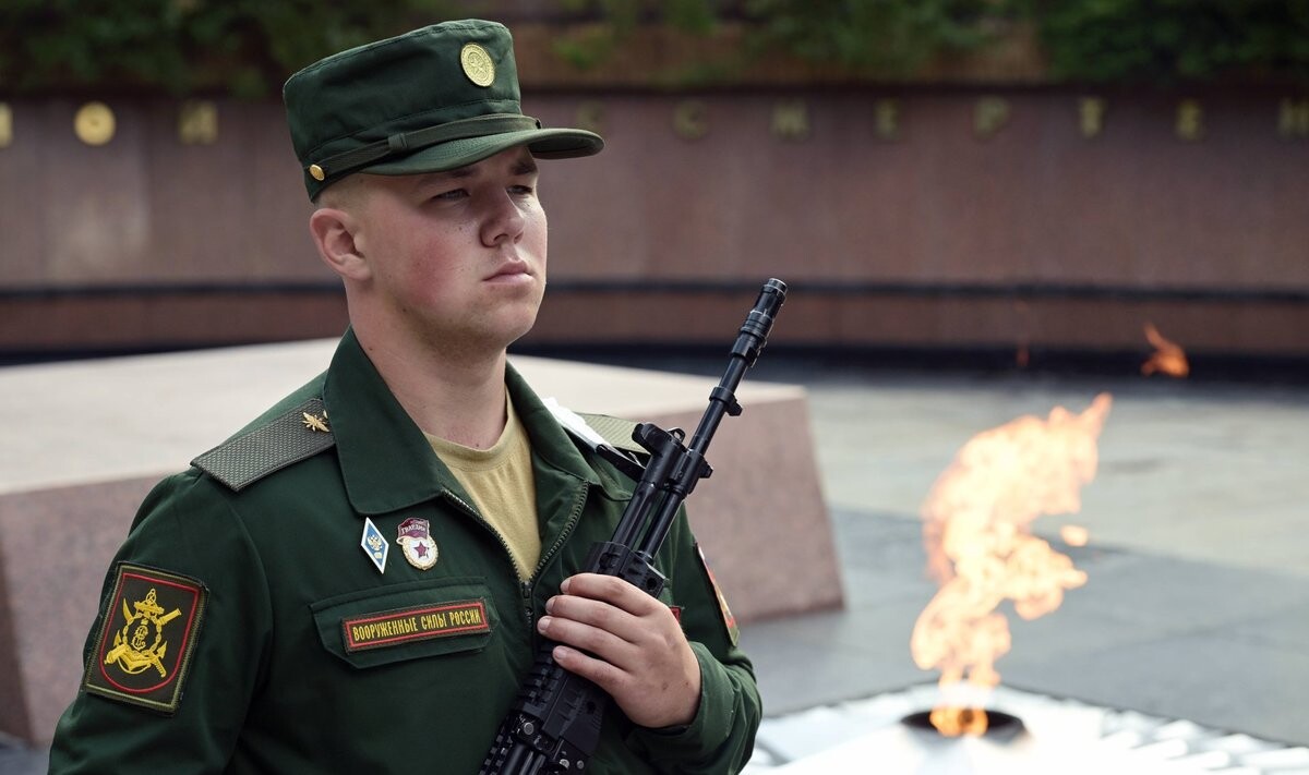 Krievijas Valsts dome atbalsta bezvalstnieku uzņemšanu armijā