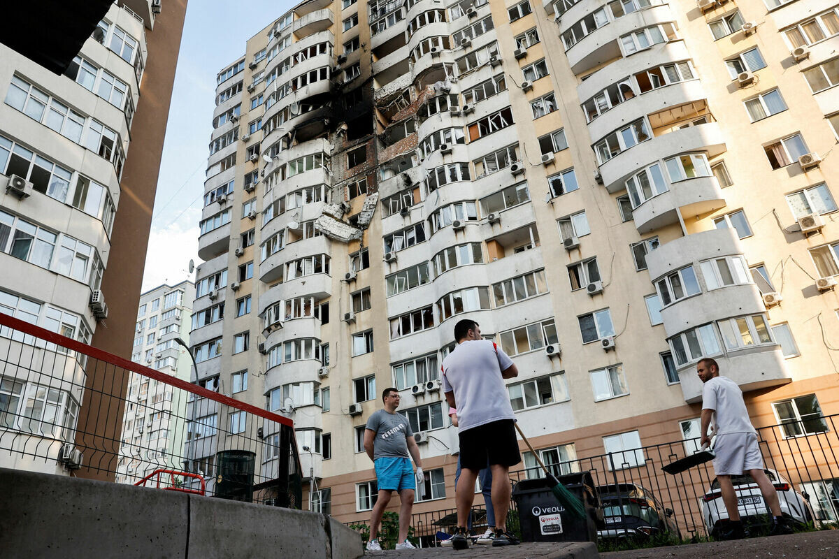 Krievijas raķešu un dronu uzbrukumā Ukrainai četri nogalinātie un daudzi ievainotie