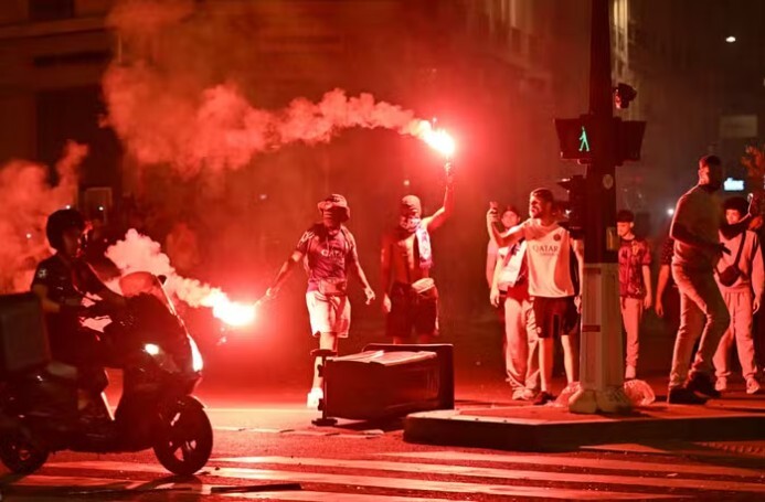 Francijā pēc PSG uzvaras izvēršas nekārtības