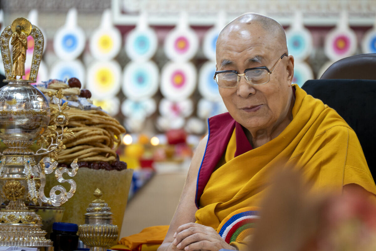 Dalailama ar lūgšanām sāk 90. dzimšanas dienas svinības