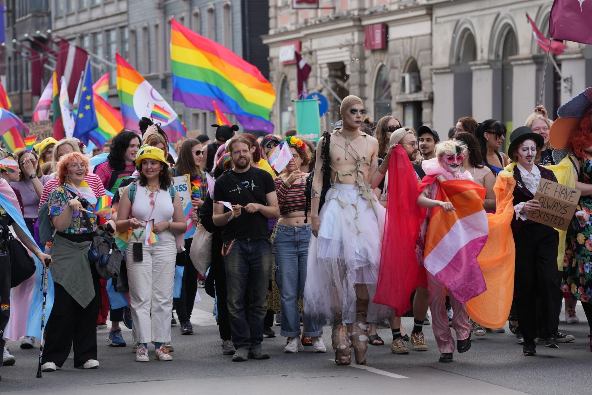 Praida gājiena dalībniekus Rīgā sagaida arī protestētāji