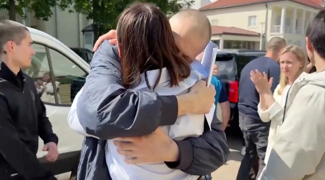 Video: Baltkrievijā no cietuma atbrīvots Svjatlanas Cihanouskas vīrs, kā arī divi Latvijas pilsoņi