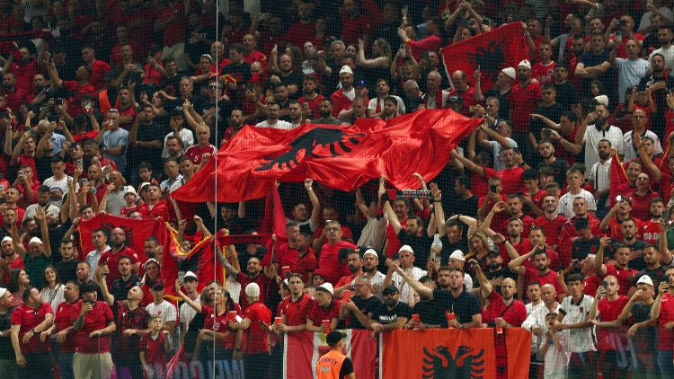Pirms Latvijas un Albānijas futbola mača policija ierobežos piekļuvi Brīvības piemineklim