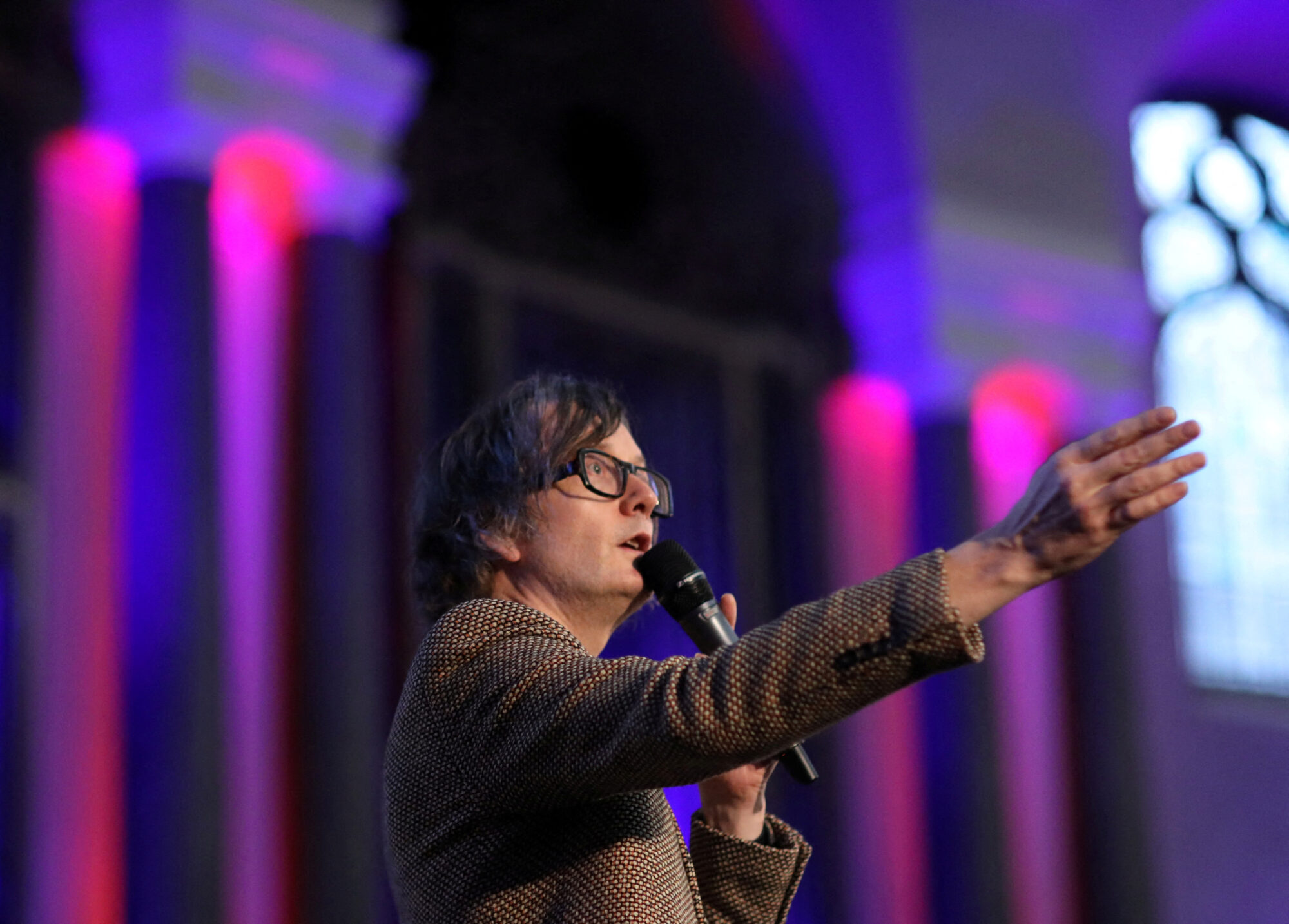 Video: “Pulp” pēc 27 gadu pārtraukuma atgriežas Lielbritānijas mūzikas albumu topa pirmajā pozīcijā