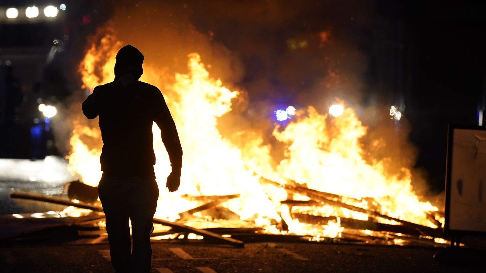 Ziemeļīrijas policija nosoda pret migrantiem vērsto vardarbību Balimenā