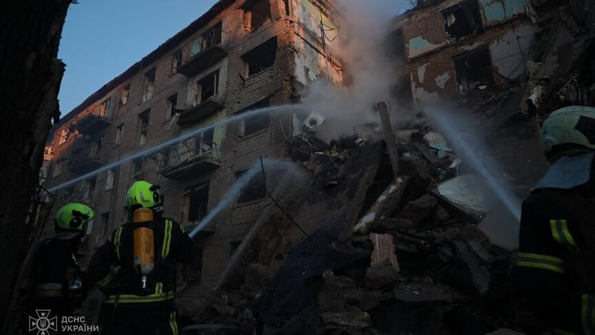 Krievijas dronu un raķešu uzbrukumā Ukrainā 12 nogalinātie