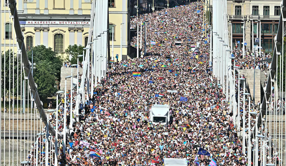 Budapeštas praids pulcē desmitiem tūkstošu cilvēku