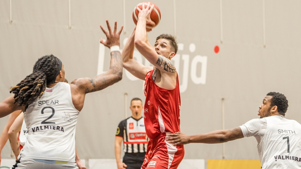 Dubults basketbolista karjeru turpinās Nīderlandē