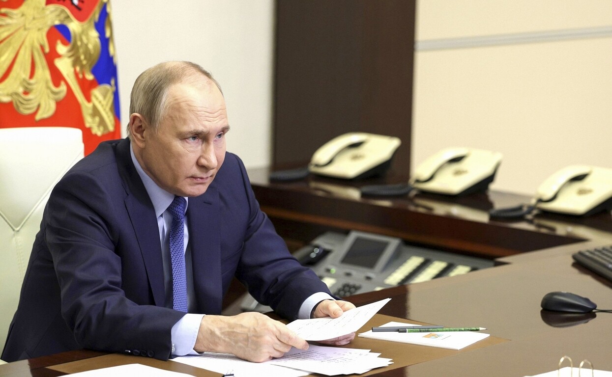 Putins un pāvests telefonsarunā apsprieduši karu Ukrainā